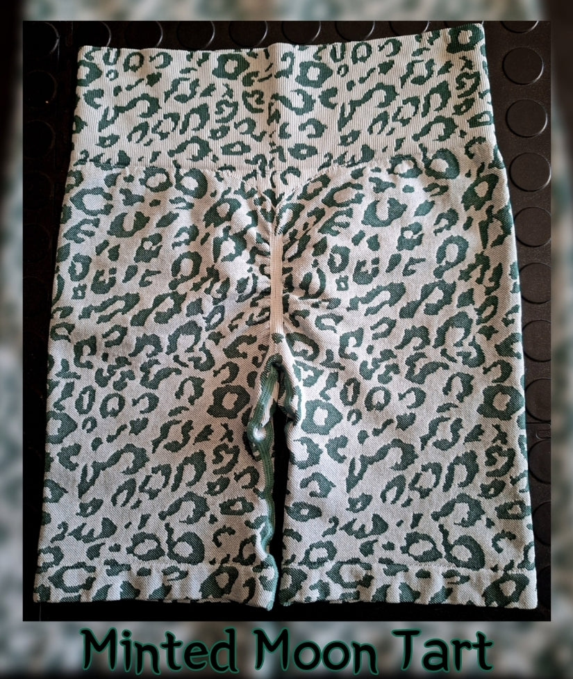 Minted Moon Tart Short Tight